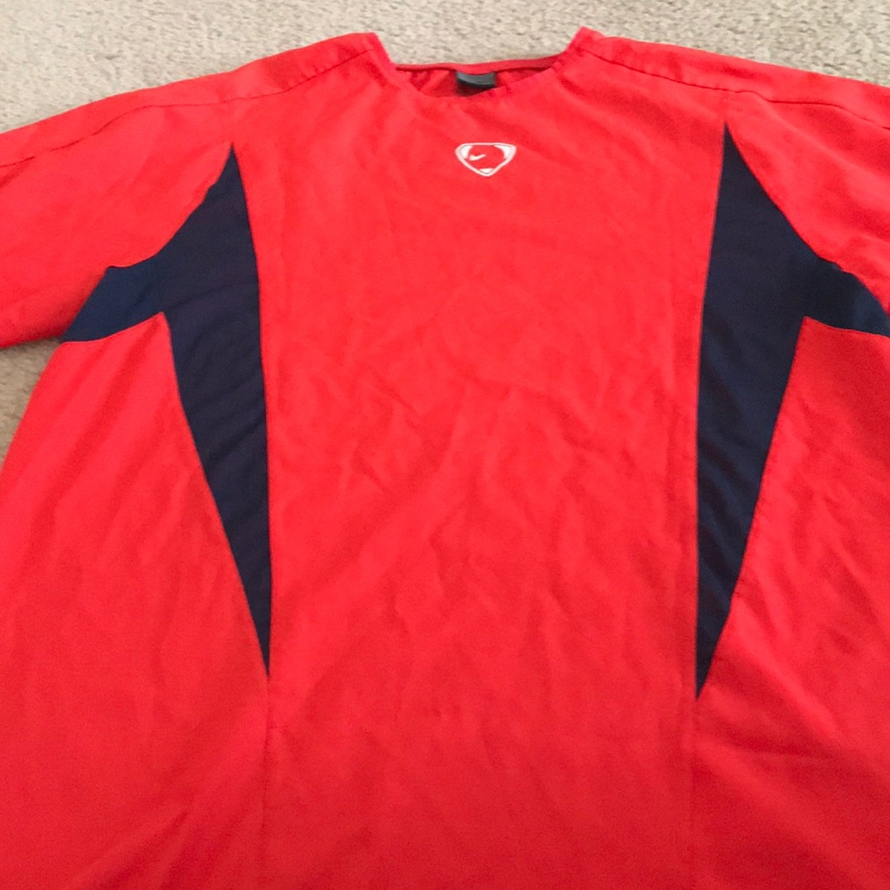 Men’s Nike shirt